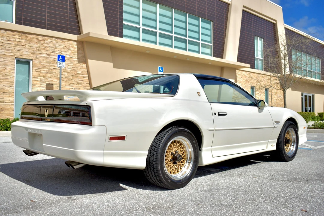 1989 Pontiac Firebird Trans Am 3rd Gen - Image 13 of 31