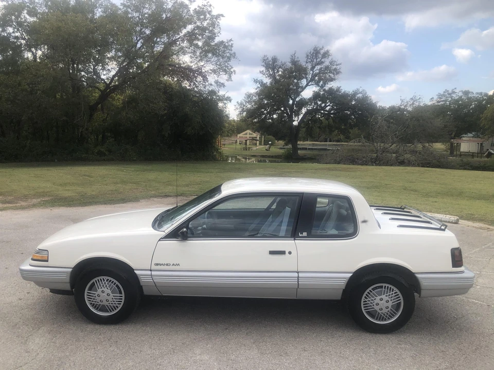1990 Pontiac Grand Am - Image 26 of 31