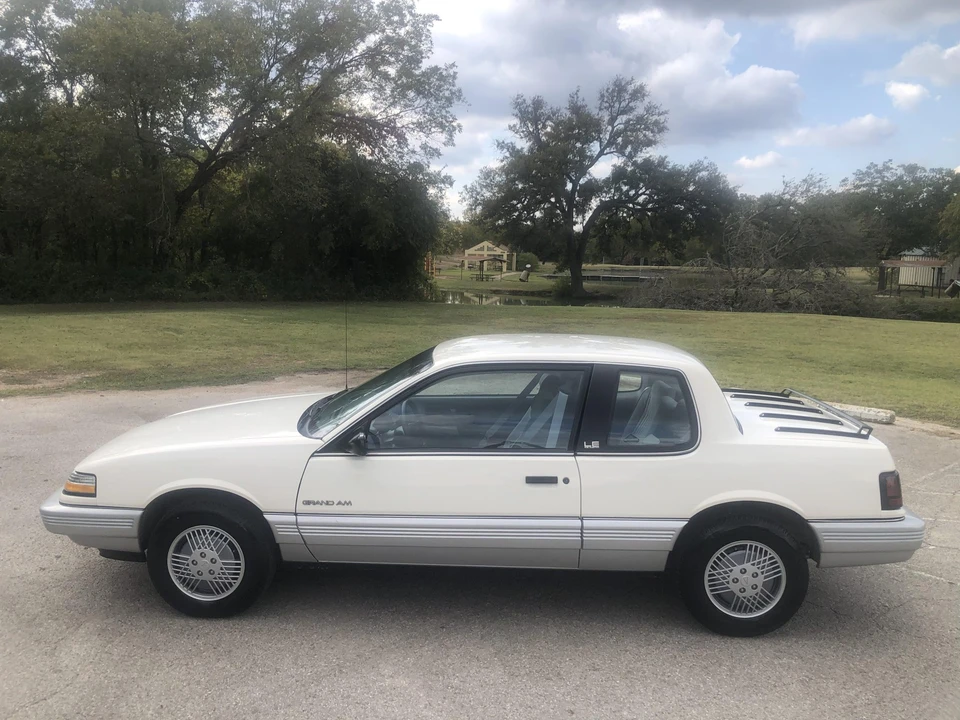 1990 Pontiac Grand Am - Image 25 of 31