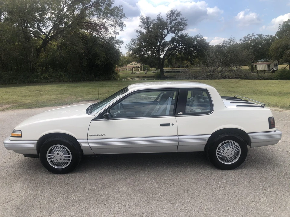 1990 Pontiac Grand Am - Image 27 of 31