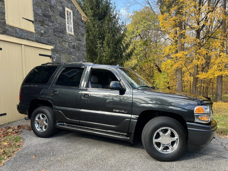 2003 GMC Yukon 2nd Gen - Image 2 of 31