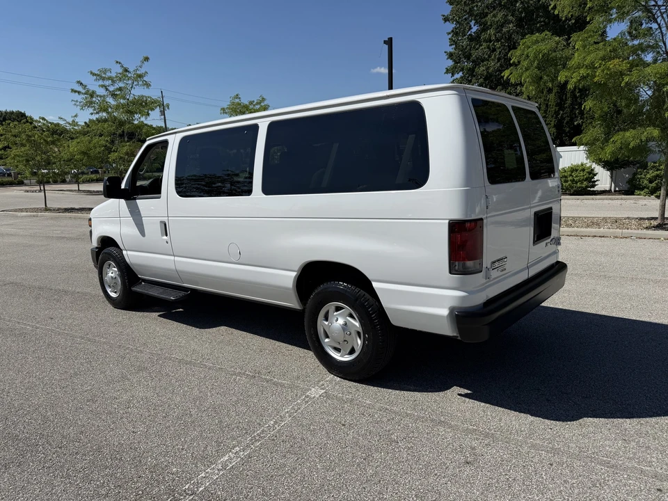 2012 Ford Econoline Van - Image 18 of 31