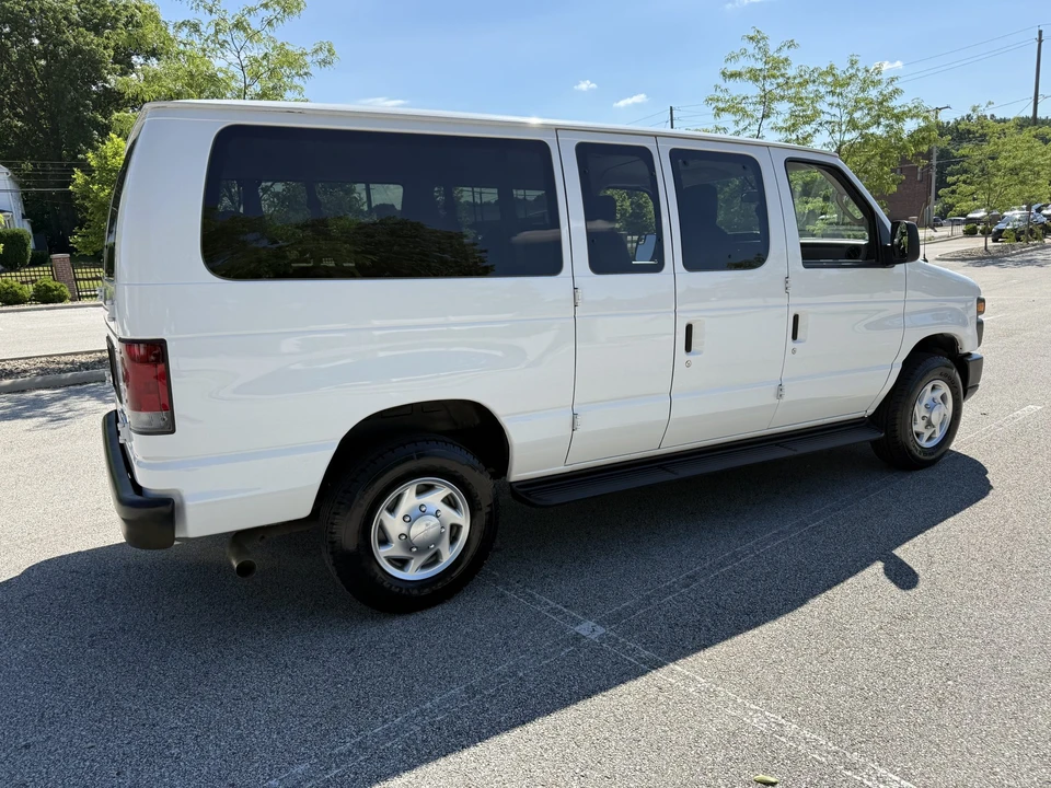 2012 Ford Econoline Van - Image 11 of 31