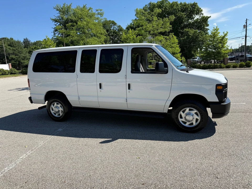 2012 Ford Econoline Van - Image 8 of 31