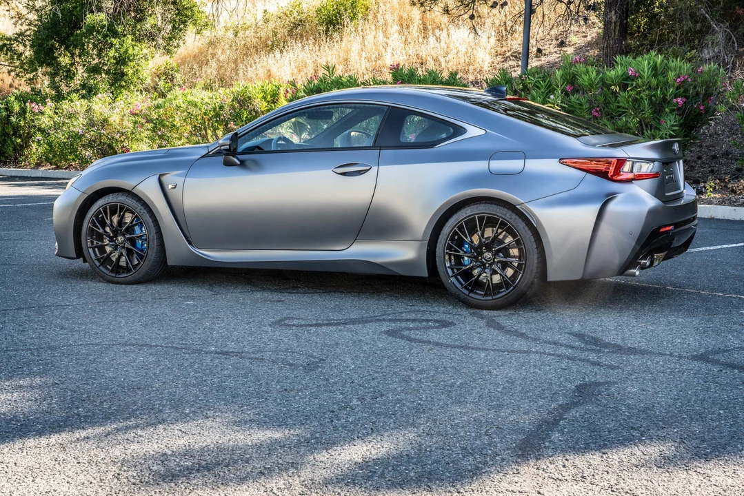 2019 Lexus RC F - Image 11 of 31