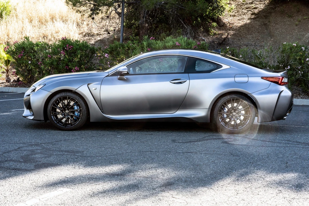 2019 Lexus RC F - Image 10 of 31