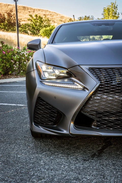 2019 Lexus RC F - Image 18 of 31