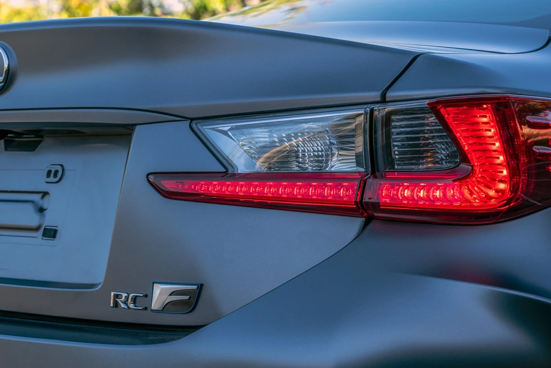 2019 Lexus RC F - Image 23 of 31