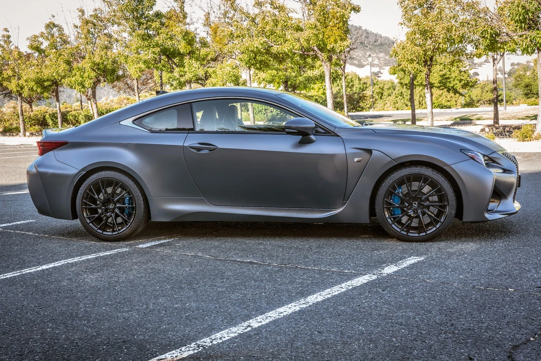 2019 Lexus RC F - Image 16 of 31