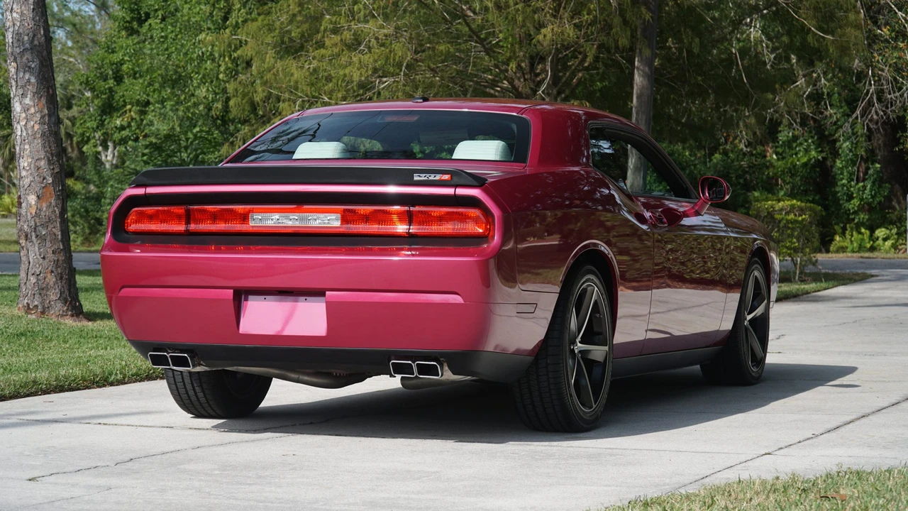 2010 Dodge Challenger SRT8 & 392 3rd Gen - Image 9 of 31