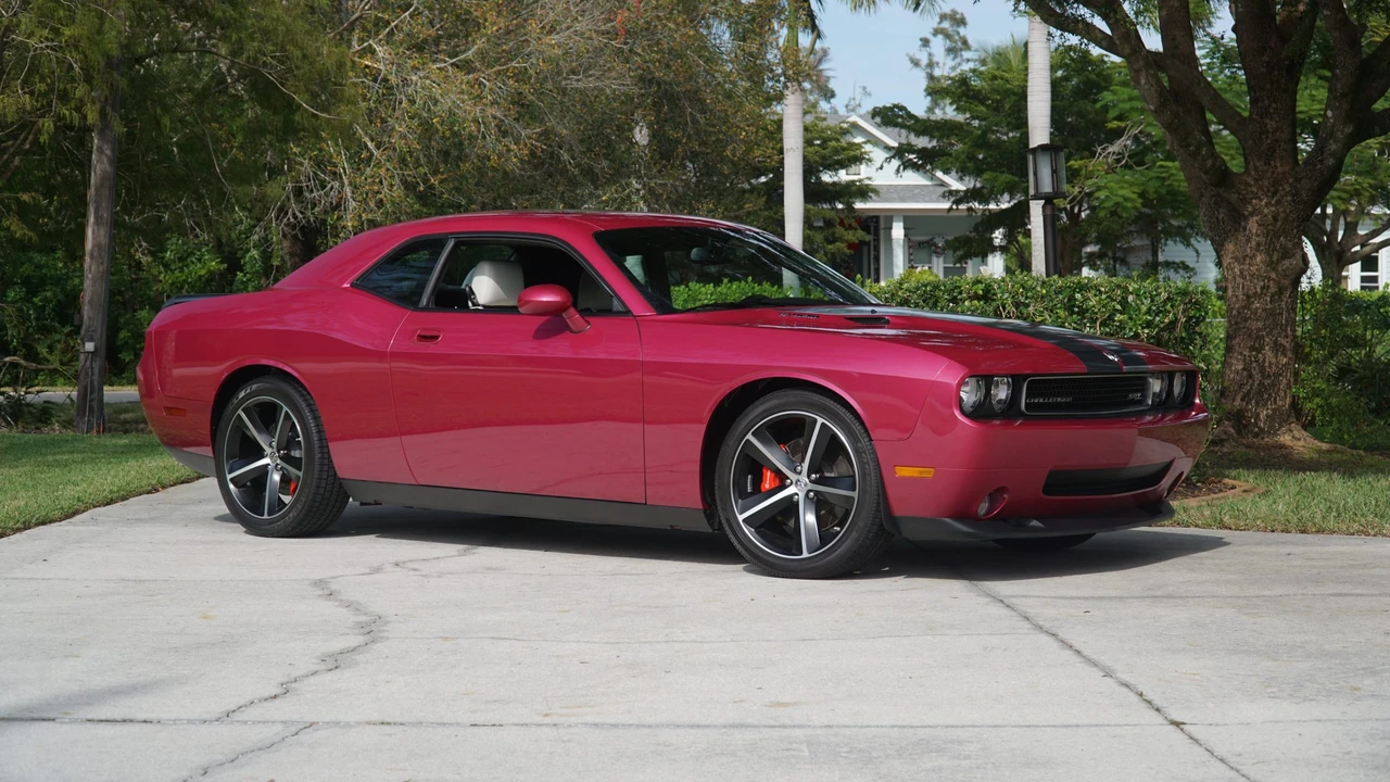 2010 Dodge Challenger SRT8 & 392 3rd Gen - Image 5 of 31