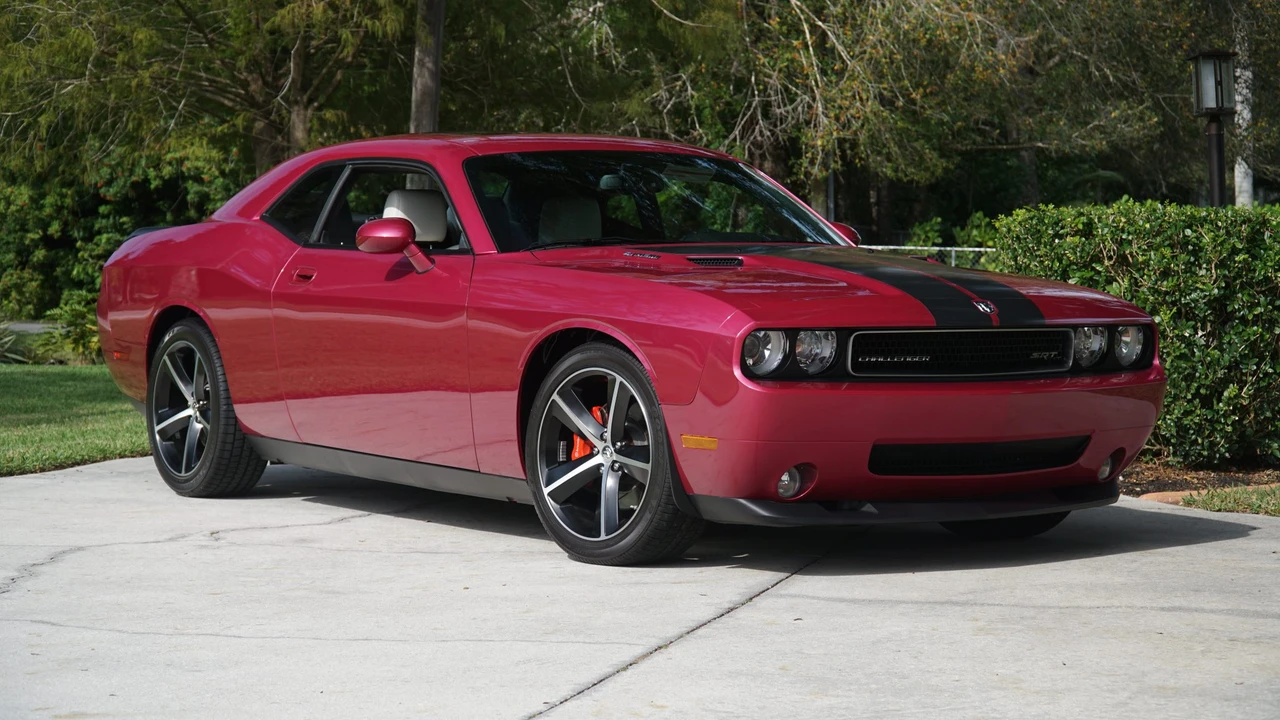 2010 Dodge Challenger SRT8 & 392 3rd Gen - Image 4 of 31