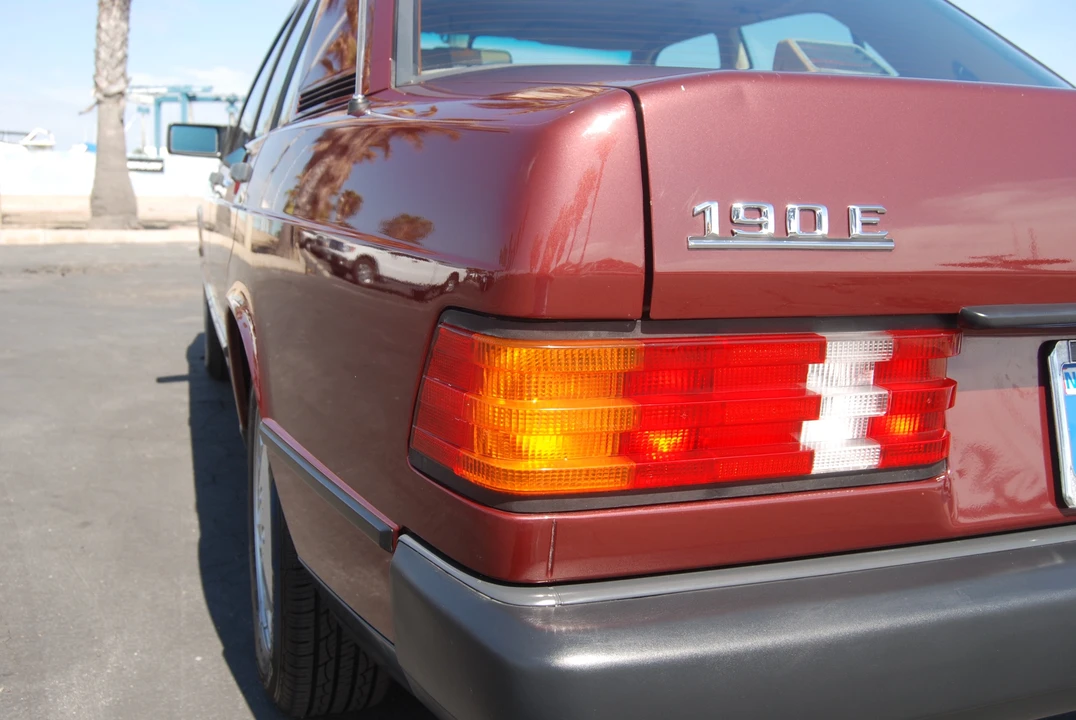 1986 Mercedes-Benz 190E - Image 13 of 31