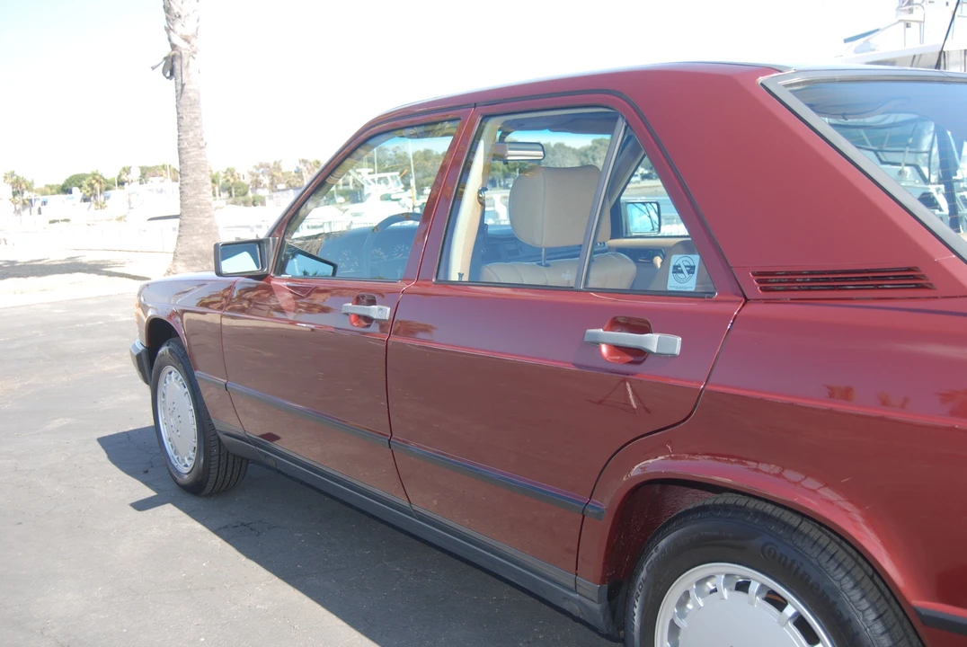 1986 Mercedes-Benz 190E - Image 14 of 31