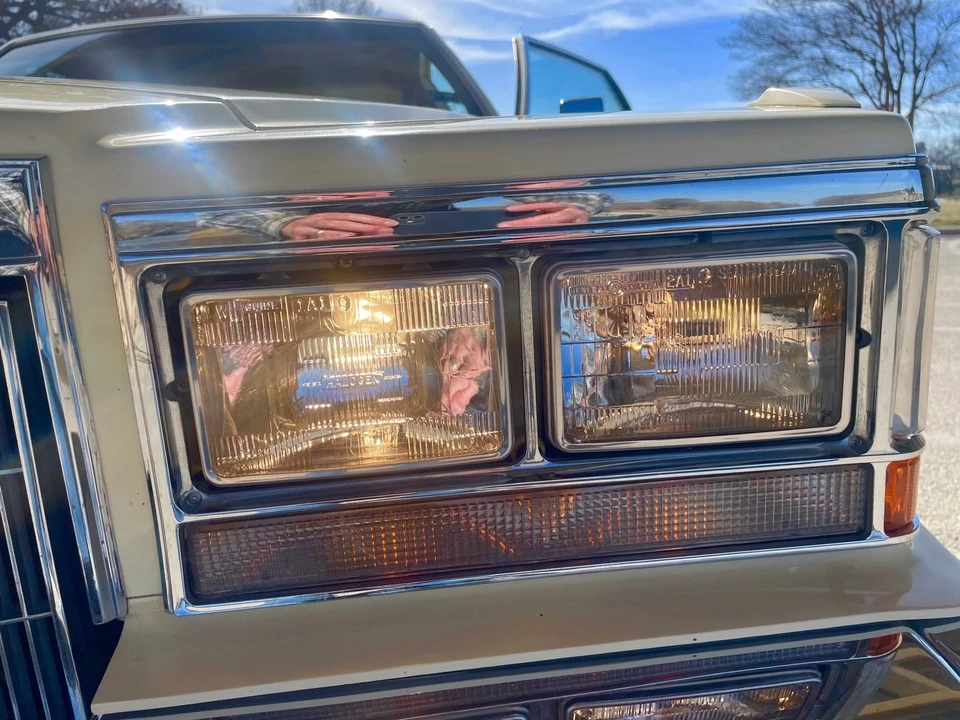 1983 Cadillac DeVille 5th Gen - Image 25 of 31