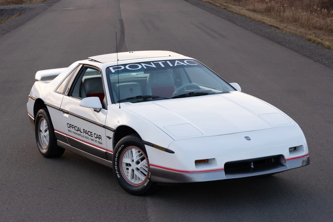 1984 Pontiac Fiero - Image 2 of 31