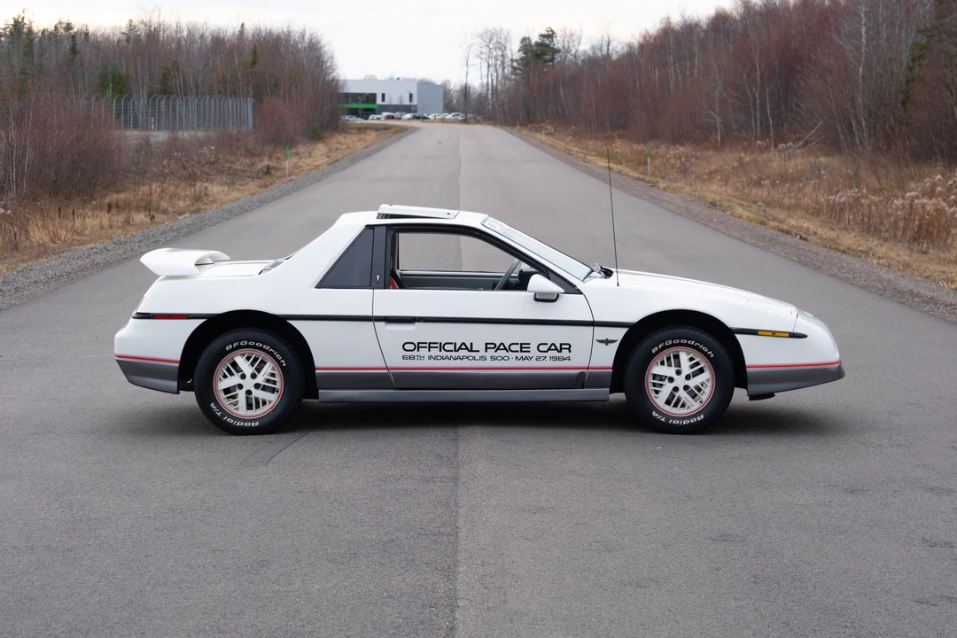 1984 Pontiac Fiero - Image 27 of 31