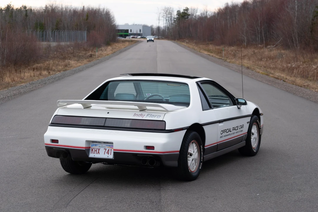 1984 Pontiac Fiero - Image 24 of 31