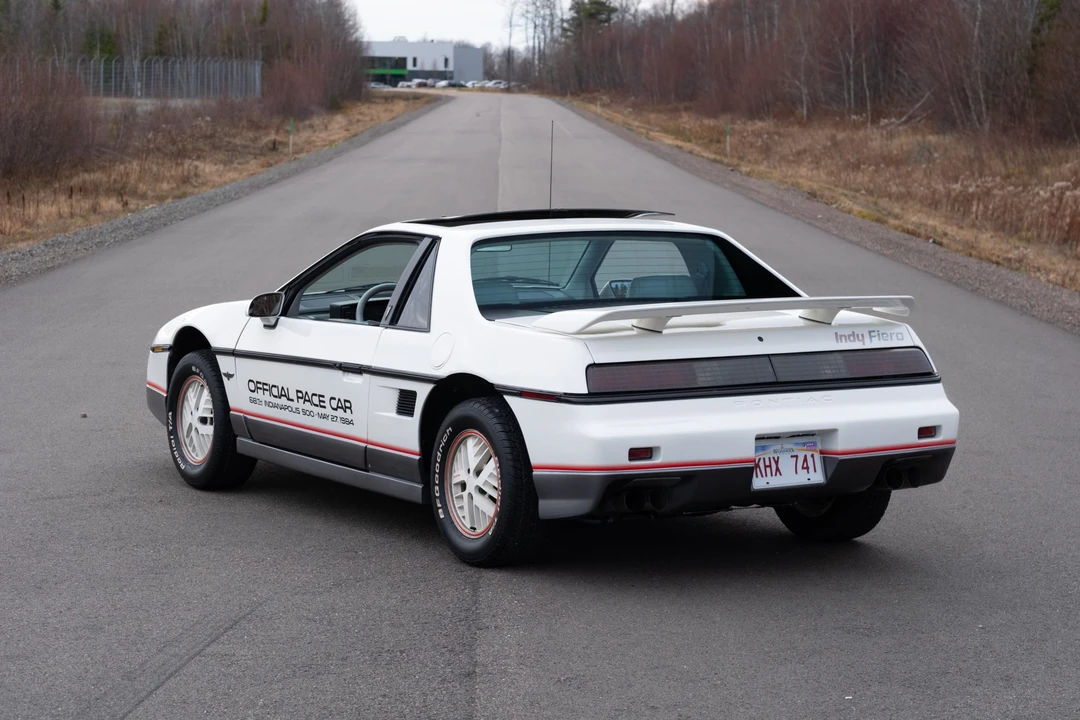 1984 Pontiac Fiero - Image 16 of 31
