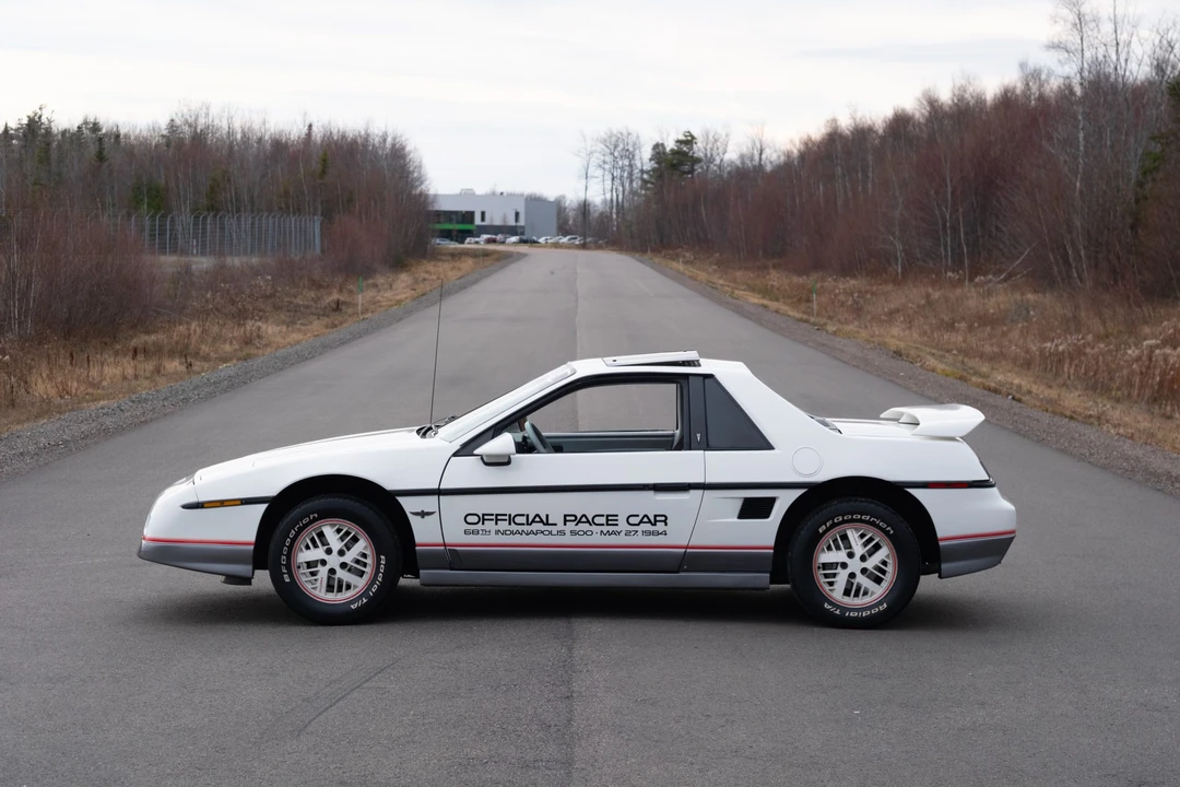1984 Pontiac Fiero - Image 12 of 31