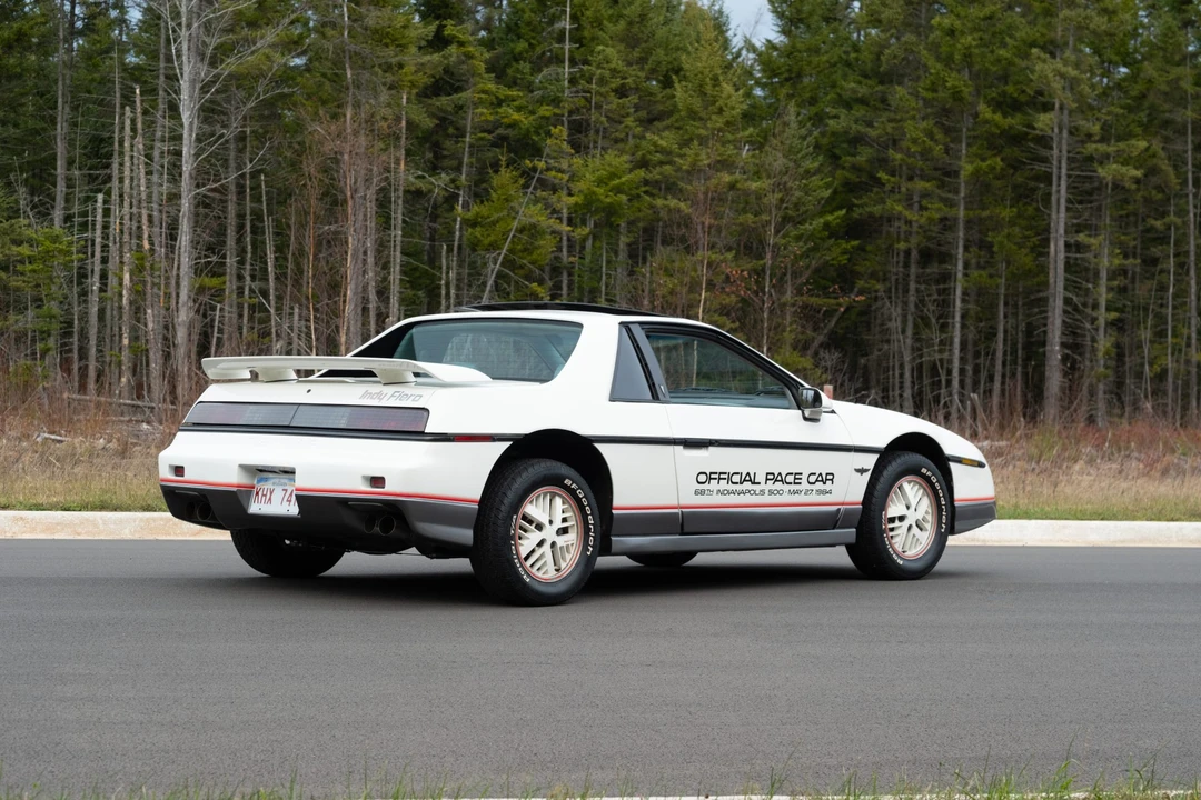 1984 Pontiac Fiero - Image 25 of 31