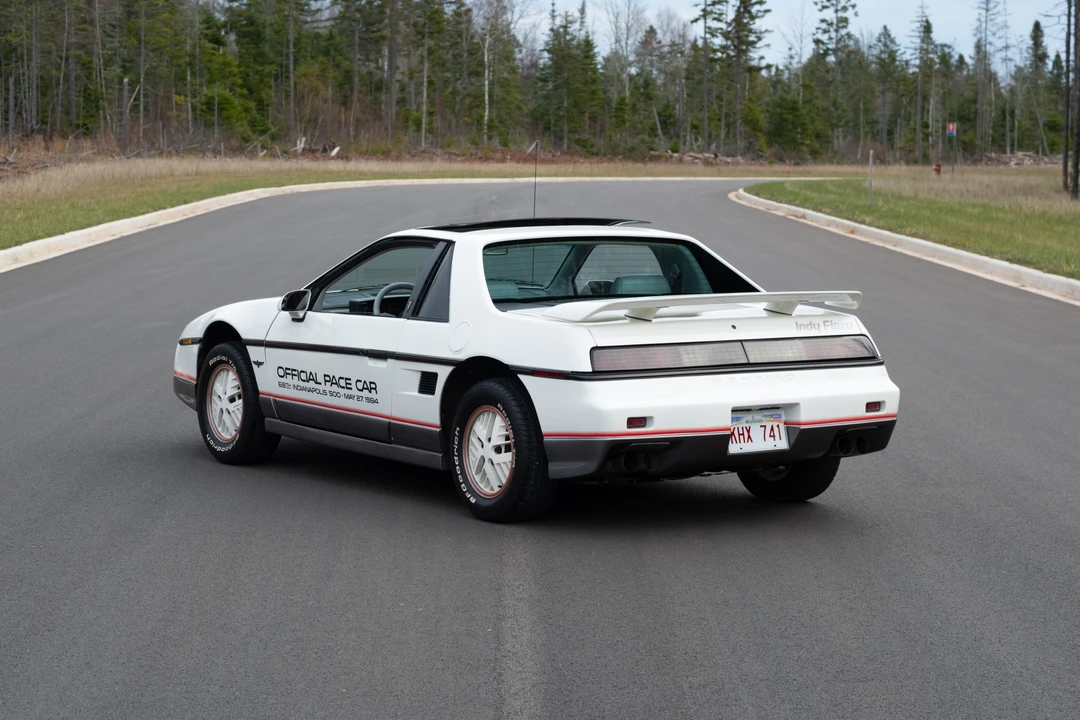 1984 Pontiac Fiero - Image 17 of 31