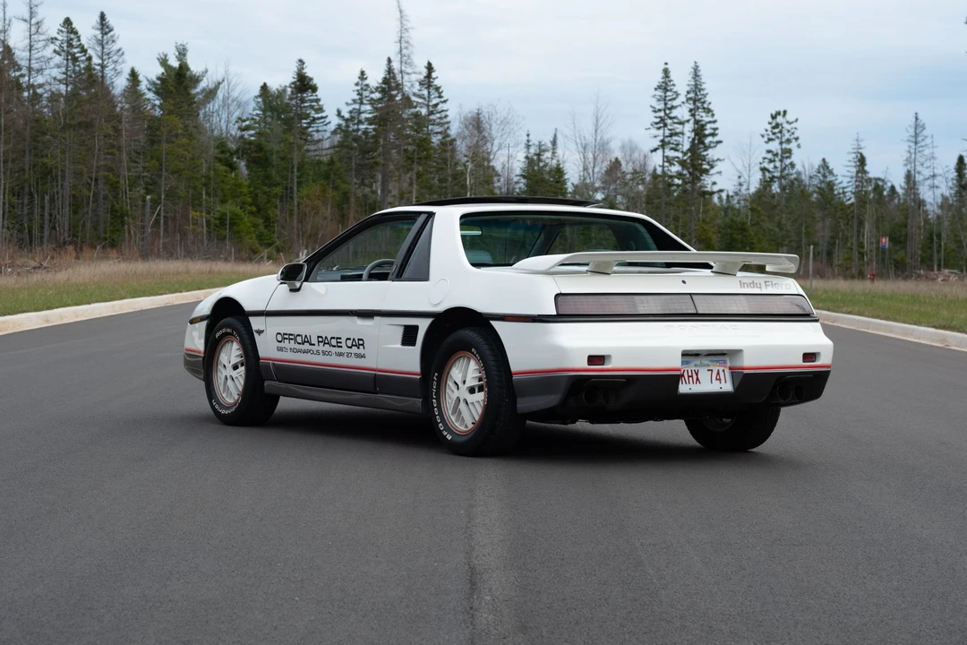 1984 Pontiac Fiero - Image 18 of 31