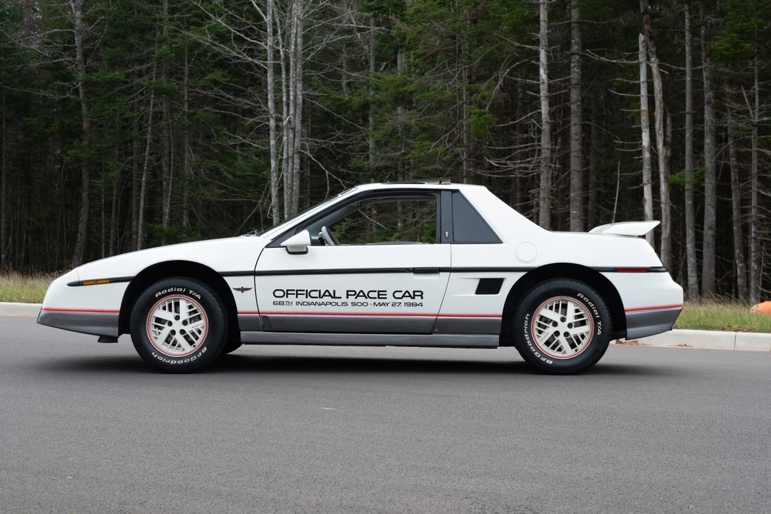 1984 Pontiac Fiero - Image 13 of 31