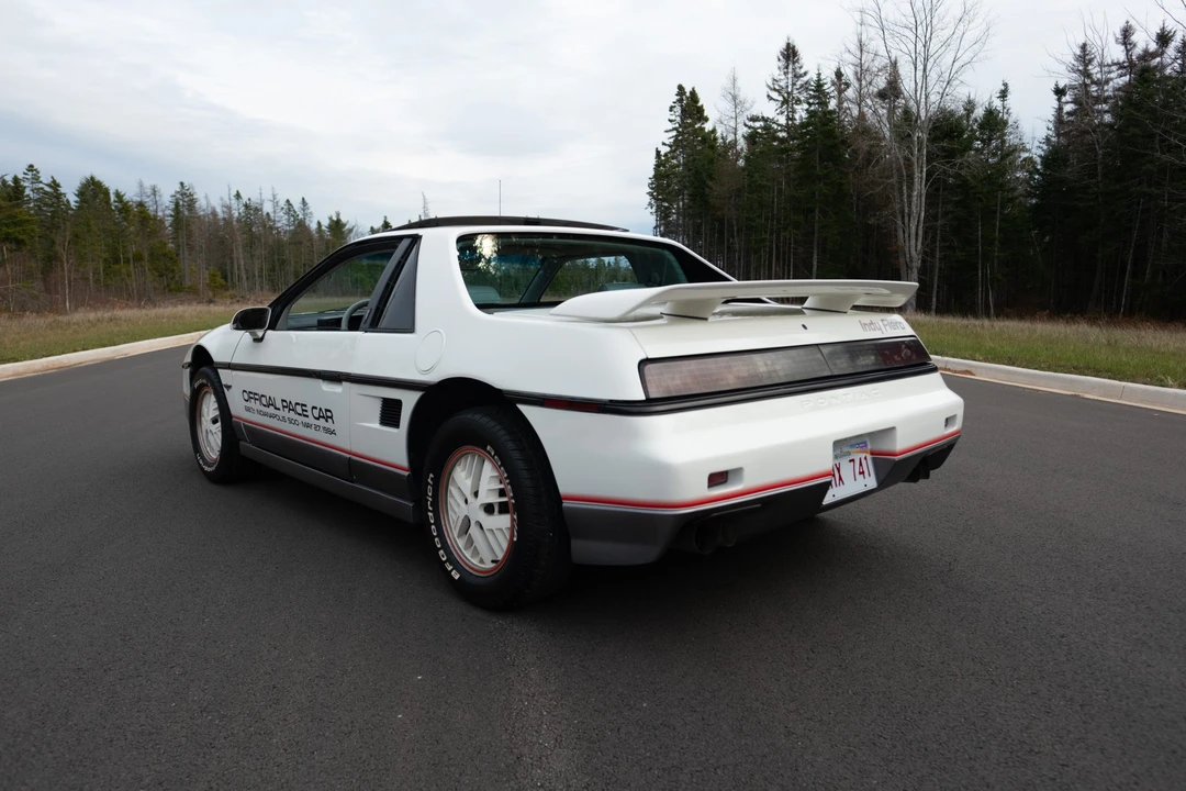 1984 Pontiac Fiero - Image 15 of 31