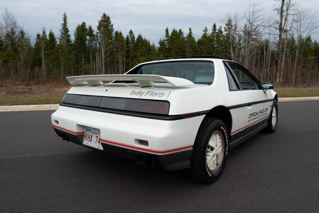 1984 Pontiac Fiero - Image 23 of 31