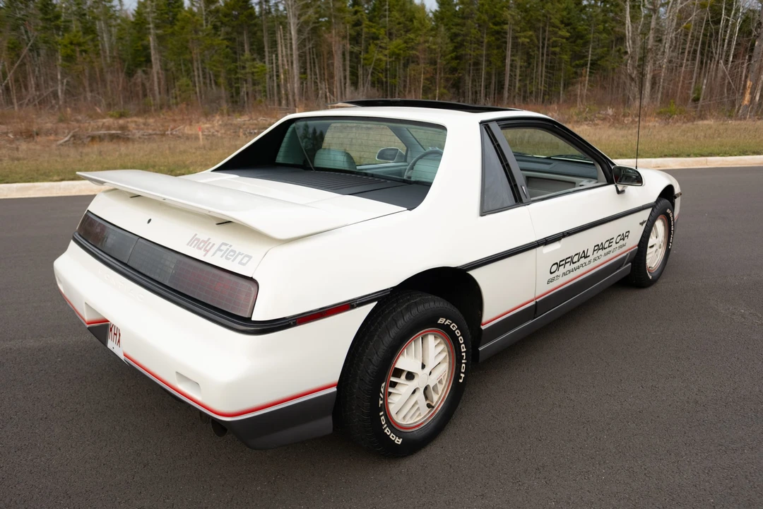 1984 Pontiac Fiero - Image 26 of 31