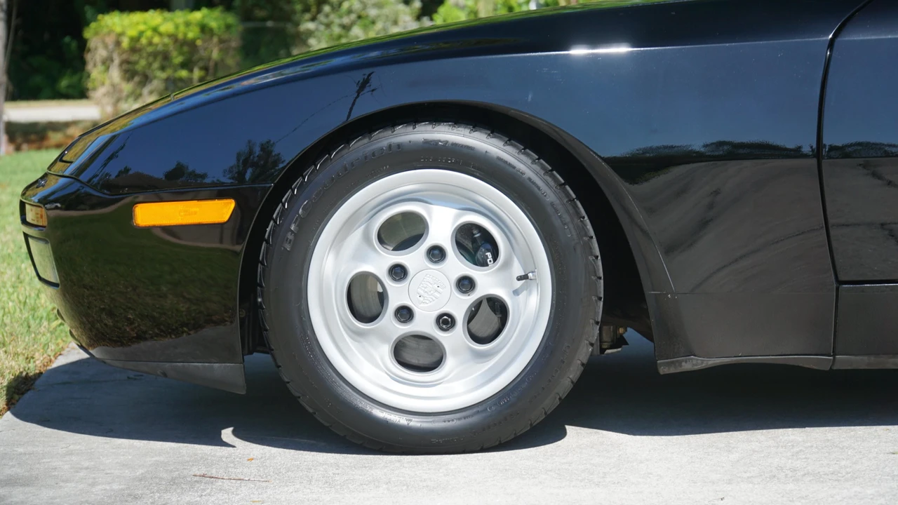 1986 Porsche 944 Turbo - Image 27 of 31