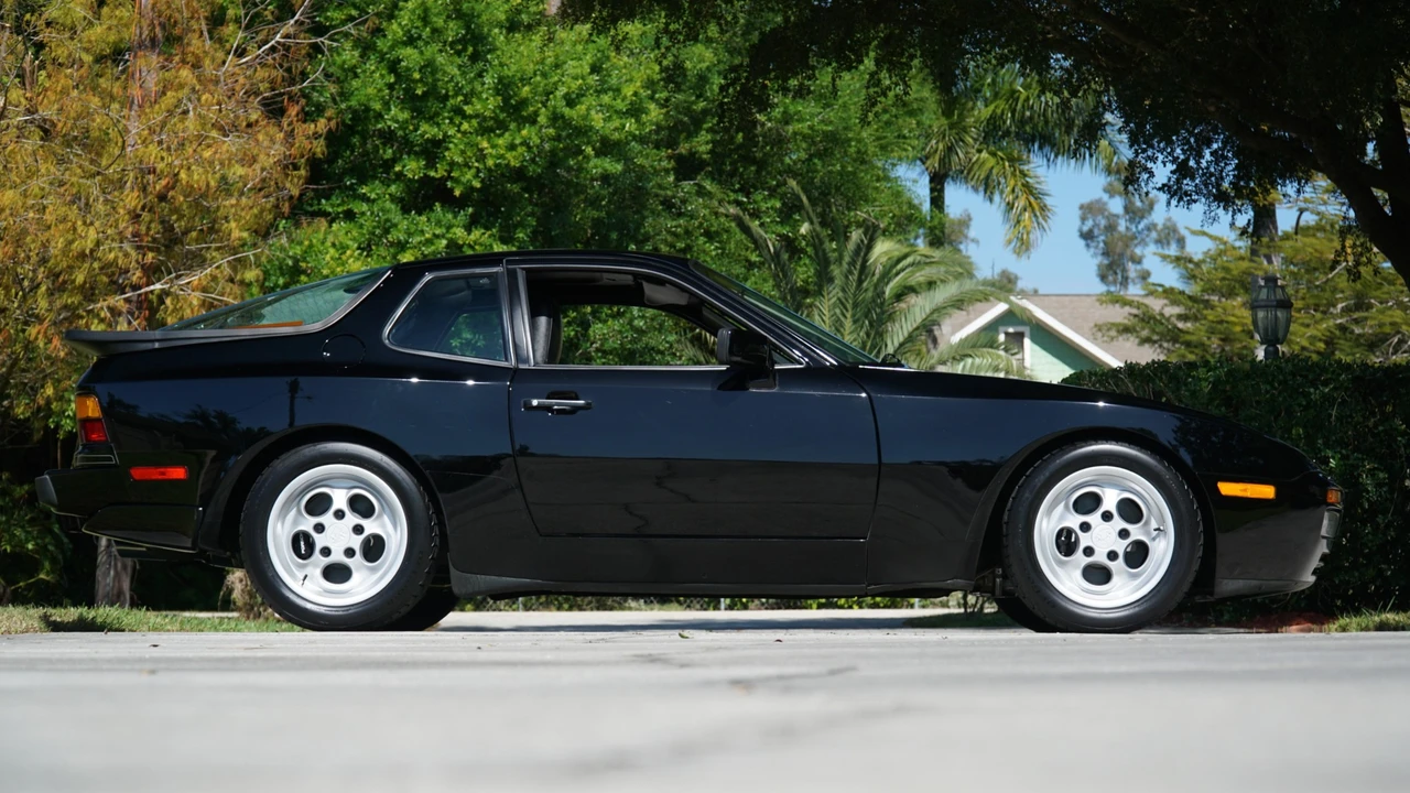 1986 Porsche 944 Turbo - Image 9 of 31