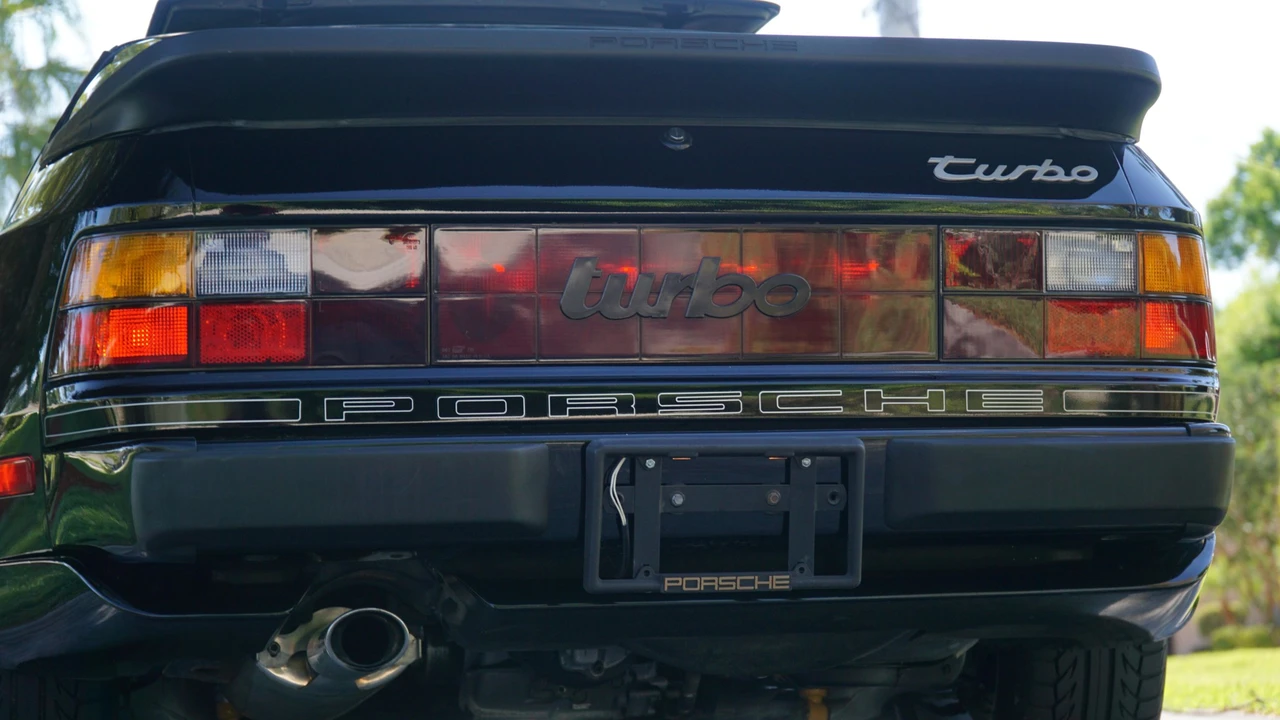 1986 Porsche 944 Turbo - Image 17 of 31