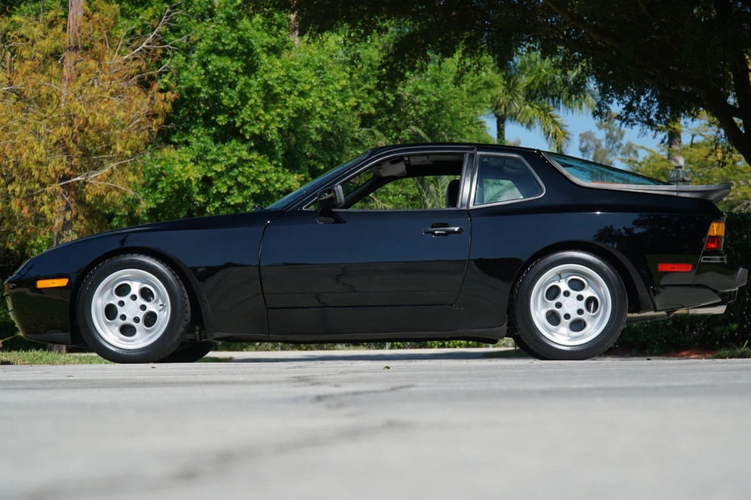 1986 Porsche 944 Turbo - Image 2 of 31