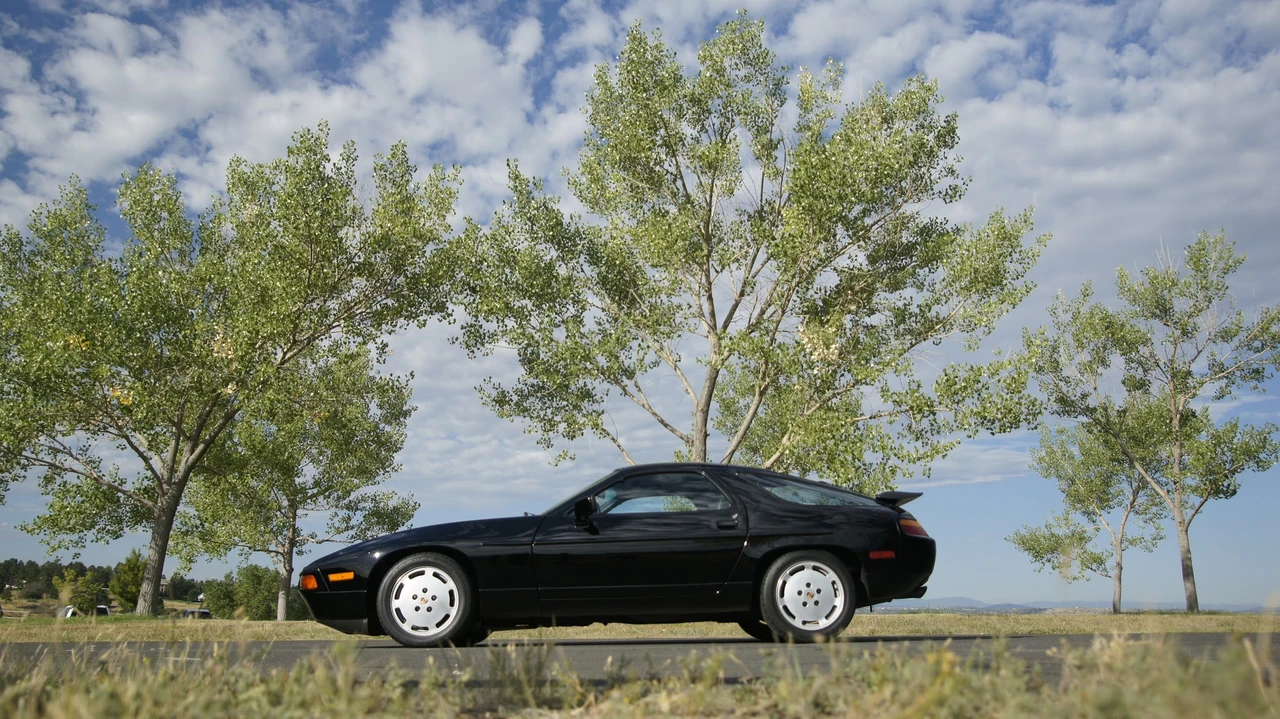 1989 Porsche 928 S4 - Image 10 of 31