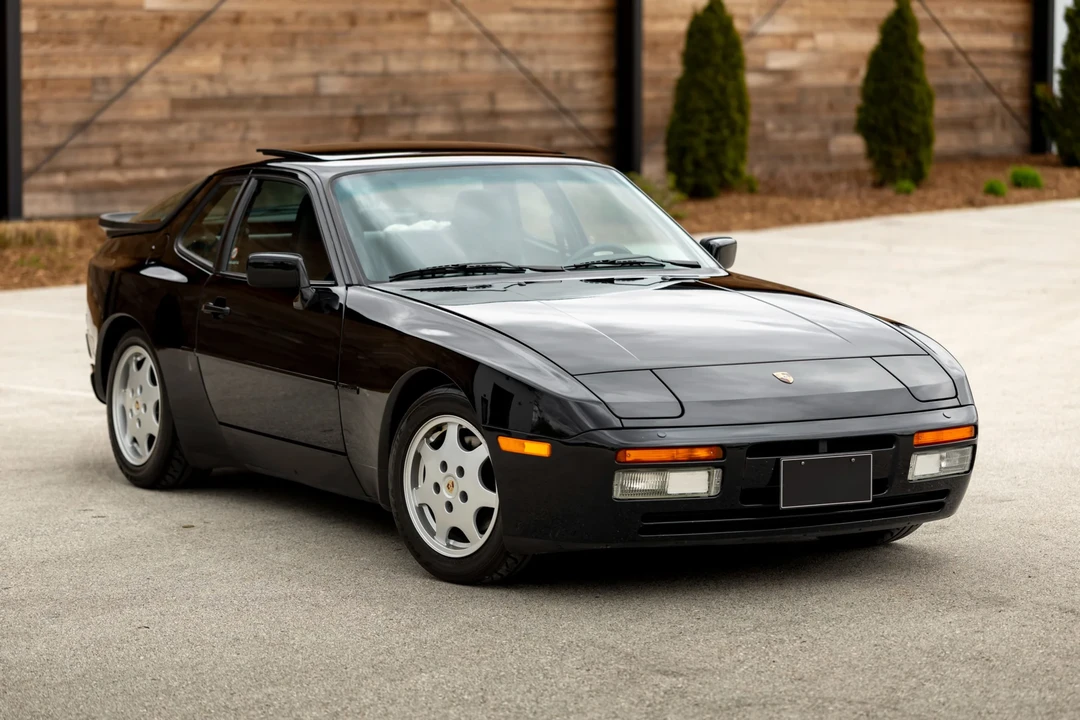 1990 Porsche 944 S2 - Image 2 of 31