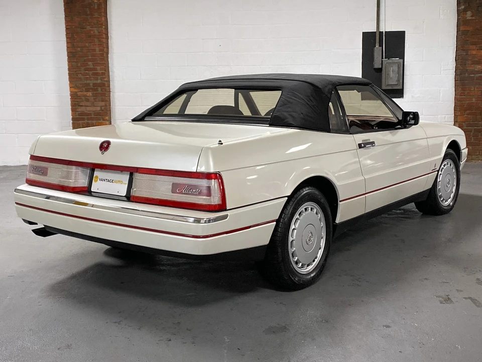 1991 Cadillac Allante - Image 11 of 31
