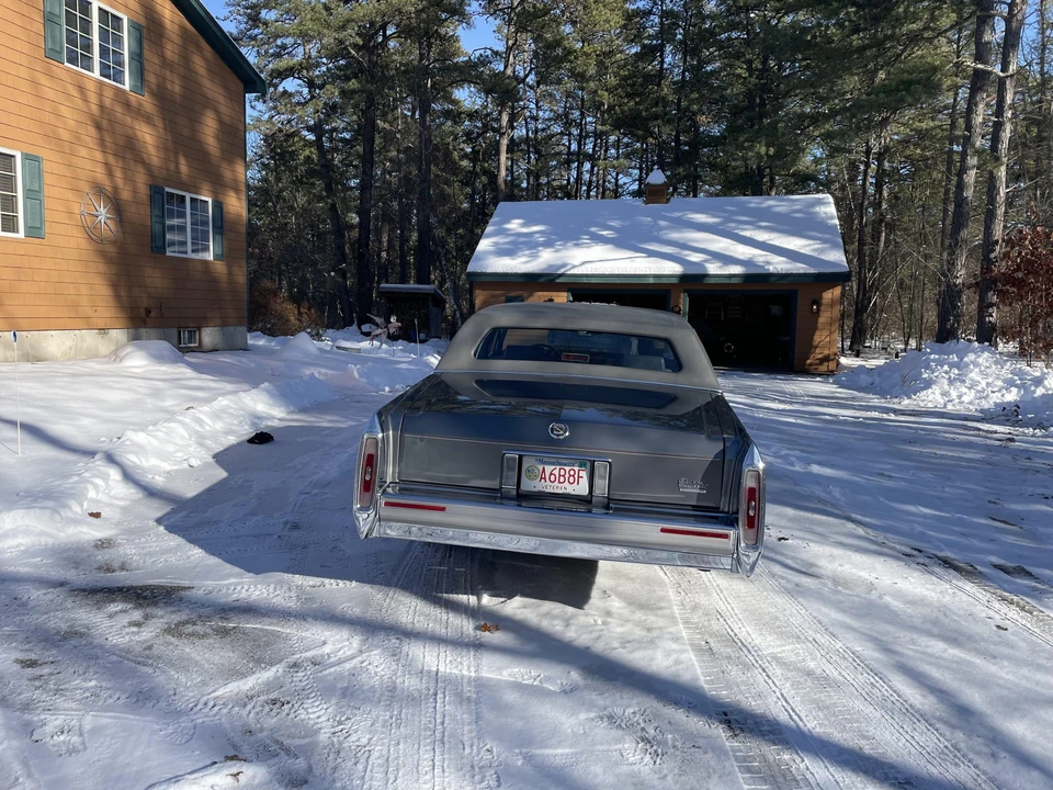 1991 Cadillac Brougham - Image 4 of 31