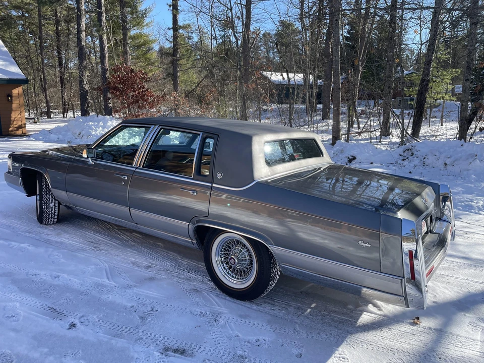 1991 Cadillac Brougham - Image 3 of 31