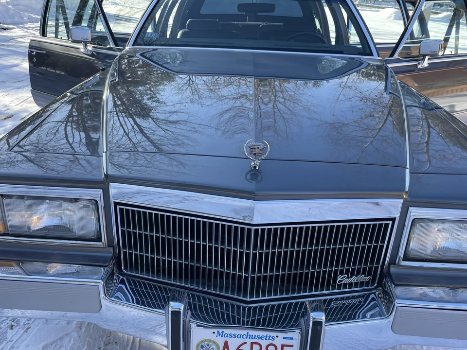 1991 Cadillac Brougham - Image 13 of 31