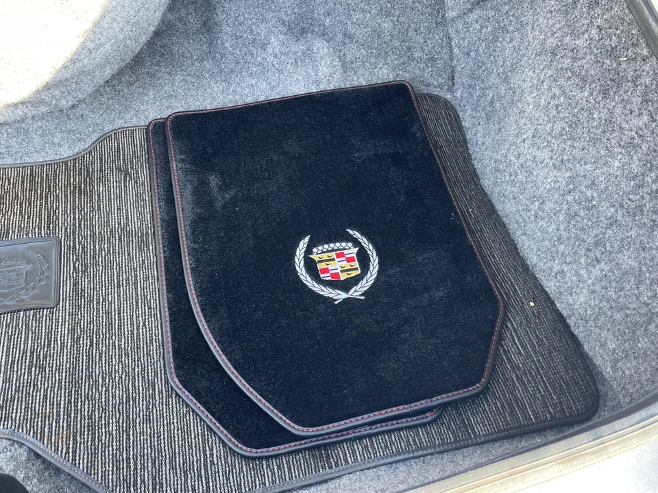 1991 Cadillac Brougham - Image 25 of 31