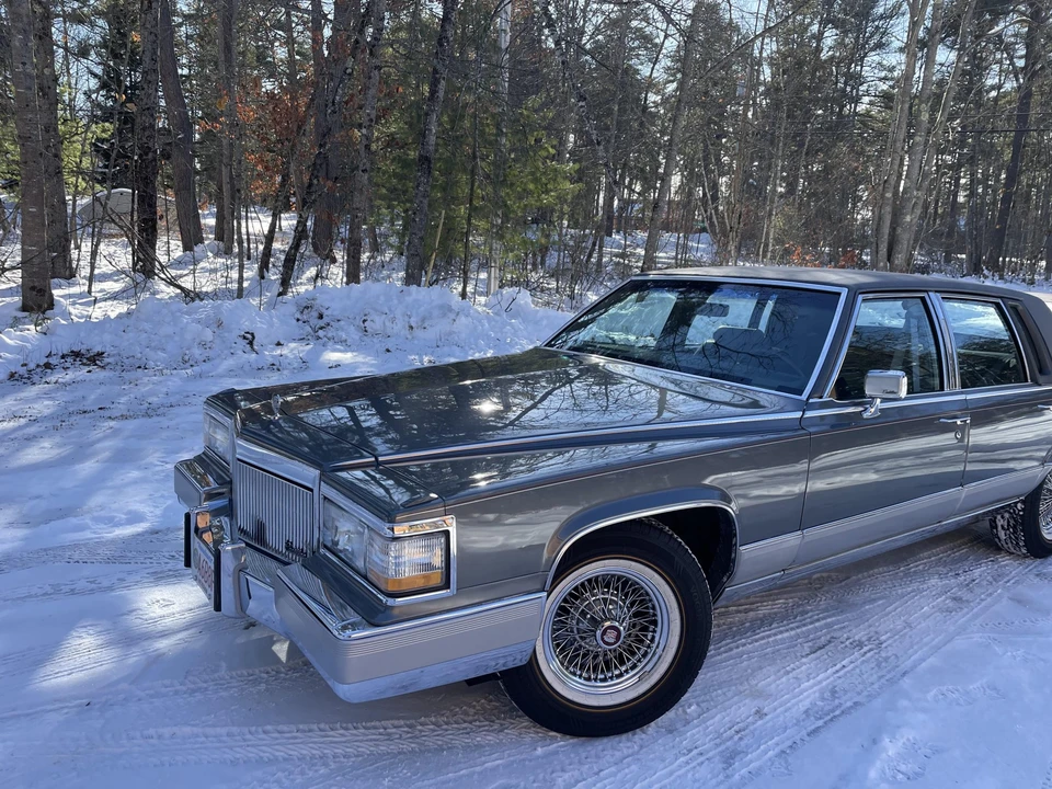 1991 Cadillac Brougham - Image 9 of 31