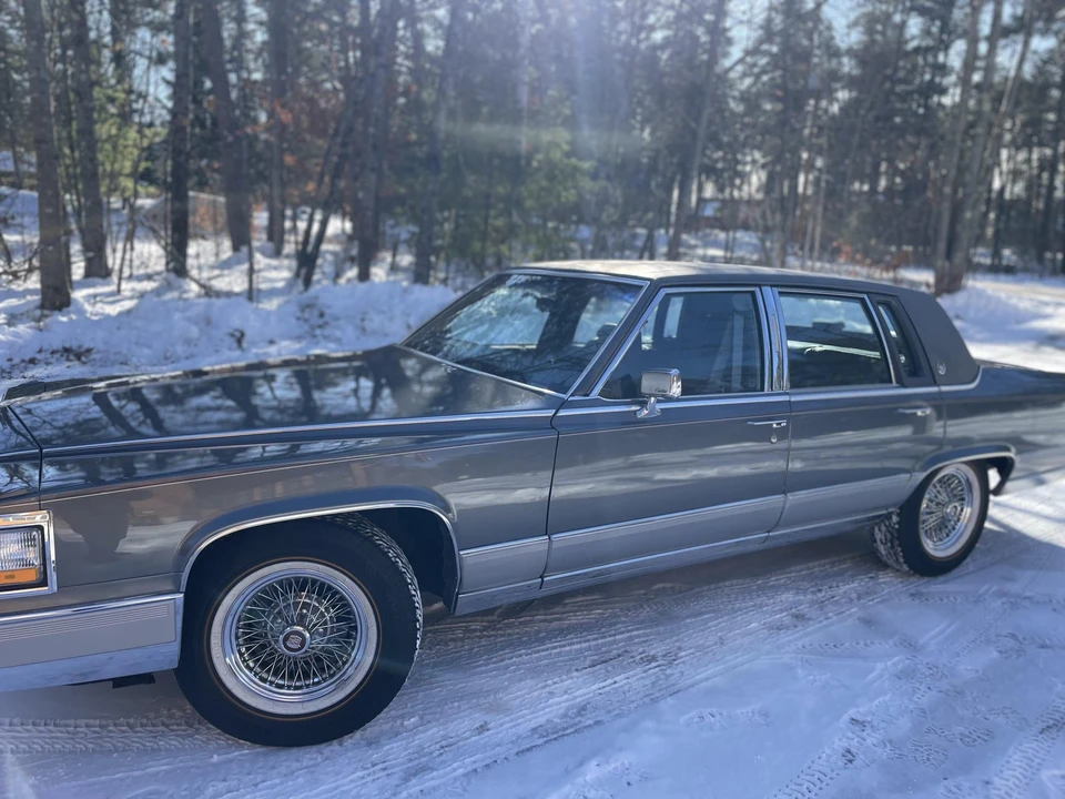 1991 Cadillac Brougham - Image 10 of 31