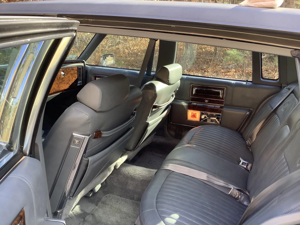 1991 Cadillac Brougham - Image 15 of 31