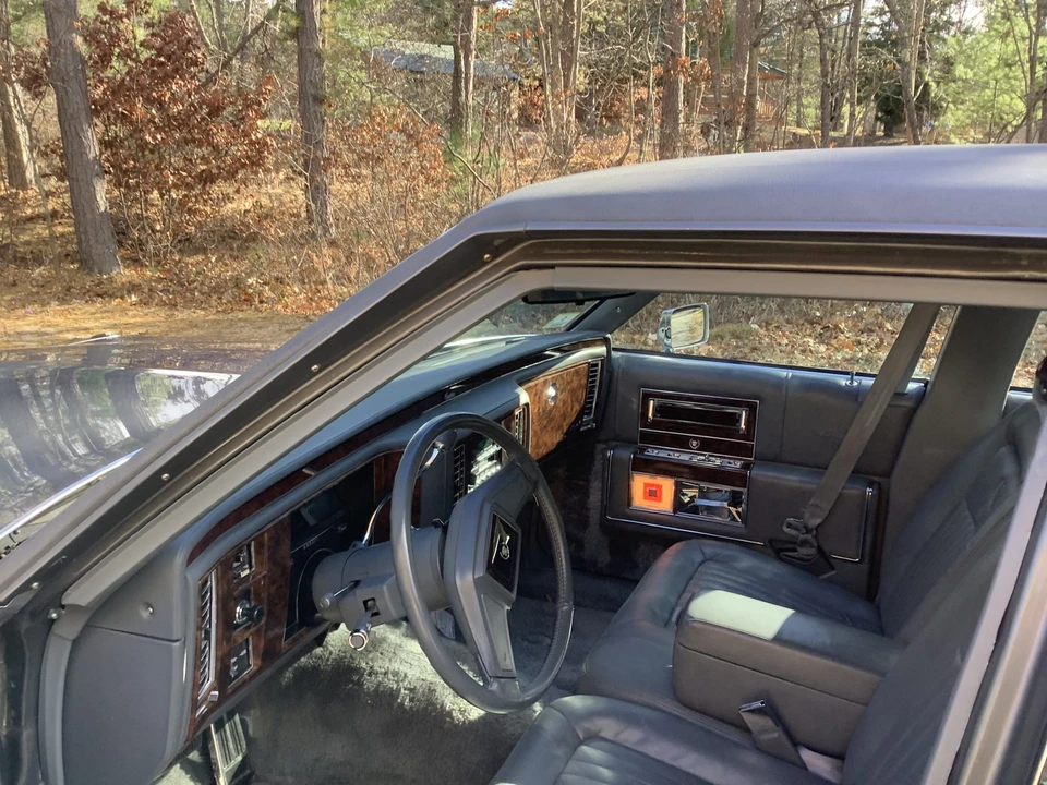 1991 Cadillac Brougham - Image 14 of 31