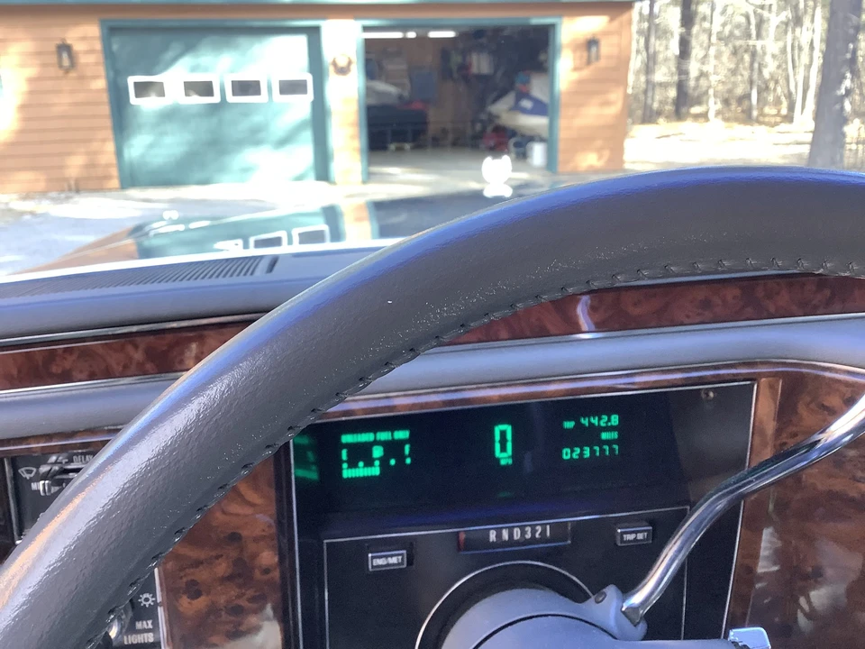 1991 Cadillac Brougham - Image 16 of 31