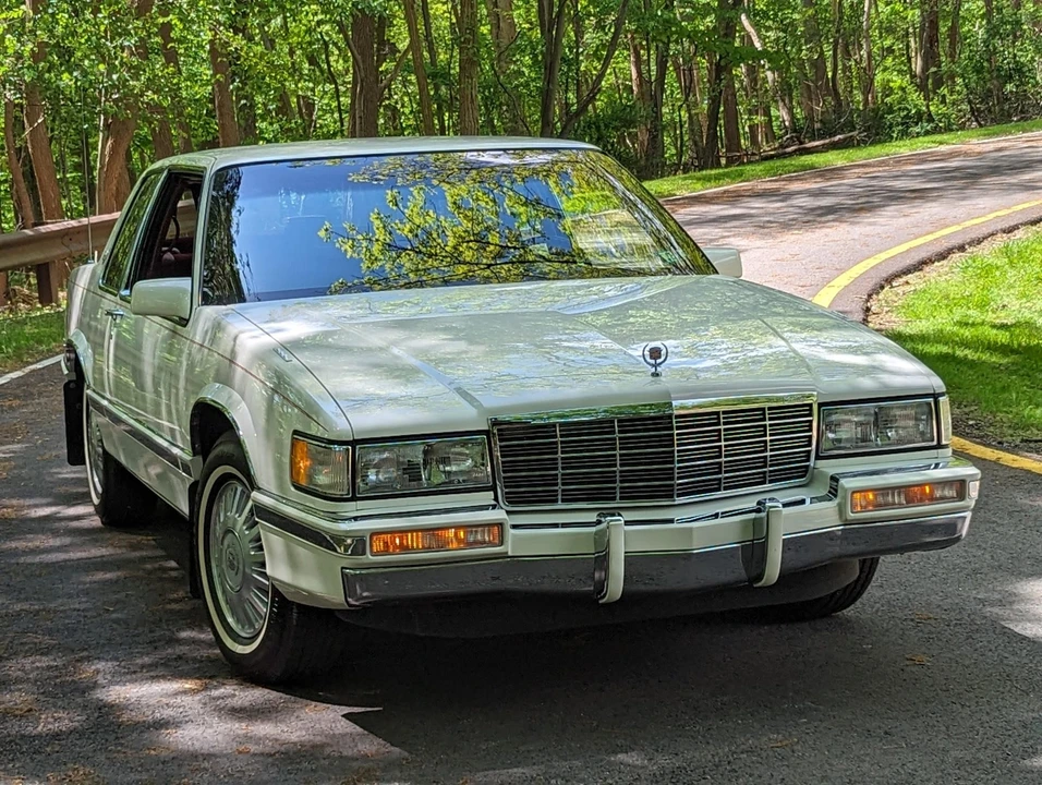 1991 Cadillac DeVille 6th Gen - Image 18 of 31