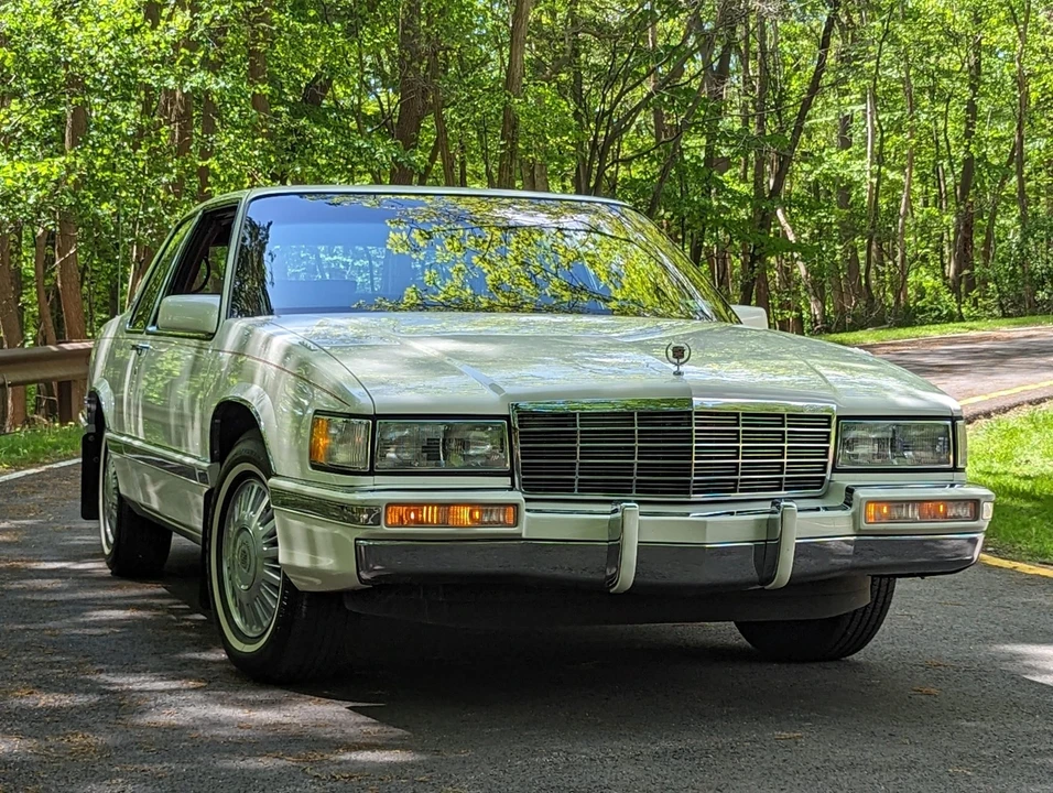 1991 Cadillac DeVille 6th Gen - Image 17 of 31