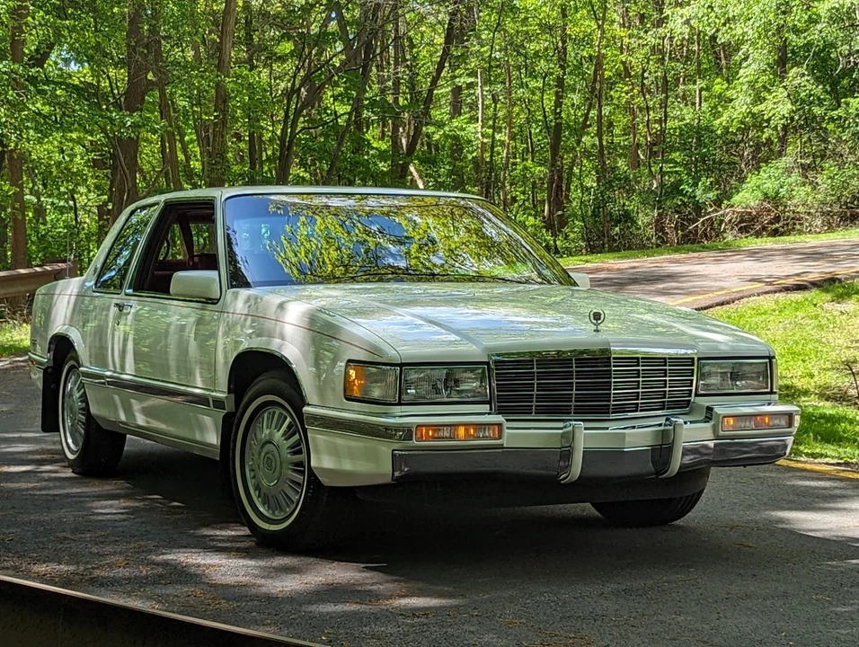1991 Cadillac DeVille 6th Gen - Image 16 of 31